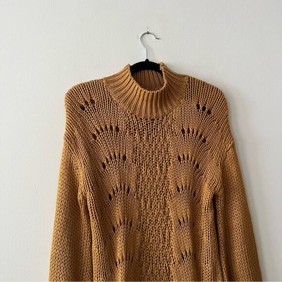 Revolve Tularosa Dee Turtleneck Sweater in Blonde - Picture 4 of 7